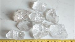 Křišťál surový A 4 cm