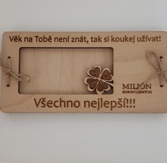 Dřevěná obálka na peníze