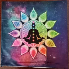 Povlak na polštář s motivem 7 čaker 45x45 cm